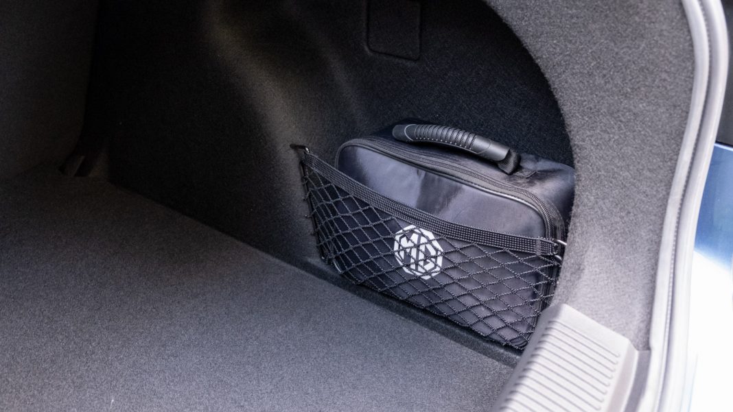MG5 EV boot side