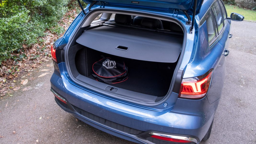 MG5 EV boot space