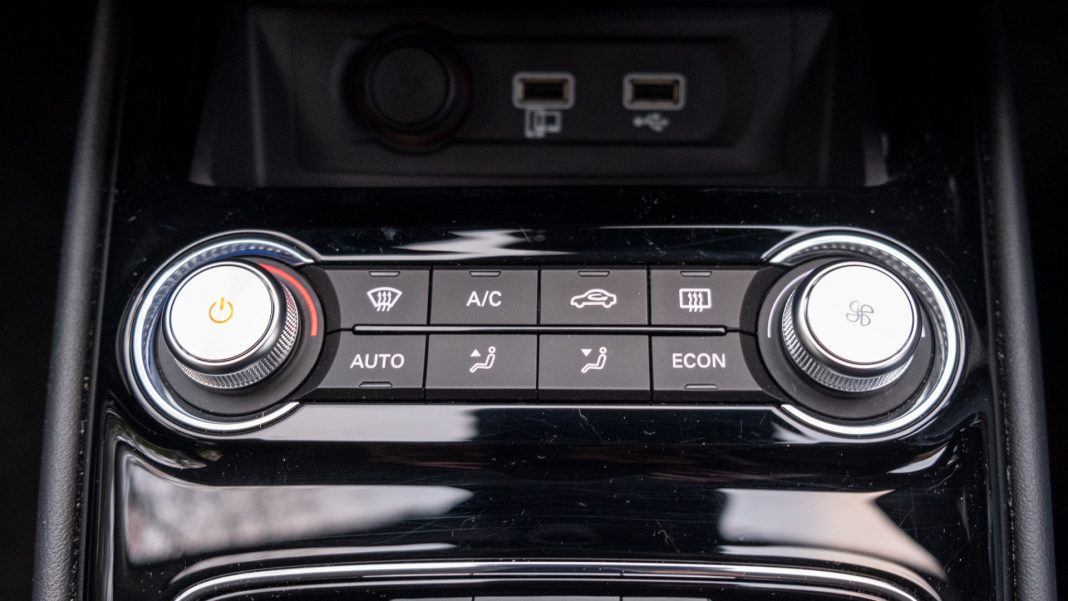 MG5 EV climate controls