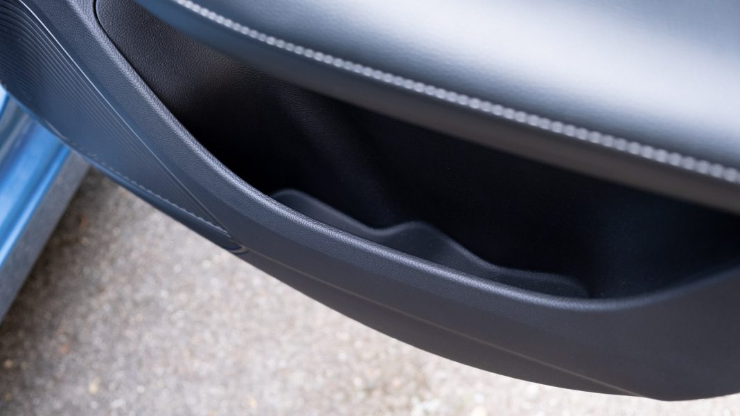 MG5 EV rear door compartment