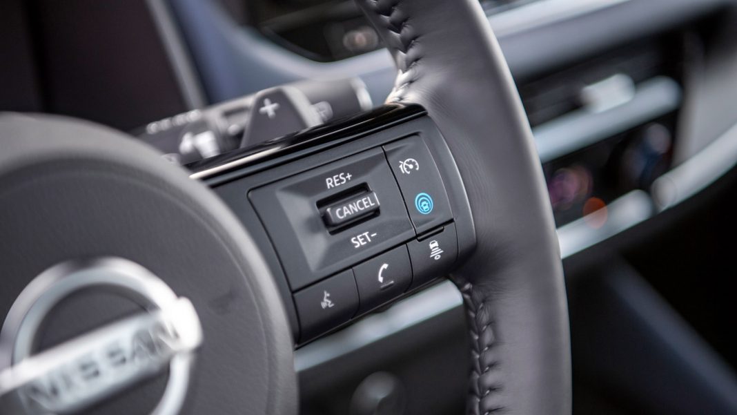 New Nissan Qashqai steering wheel