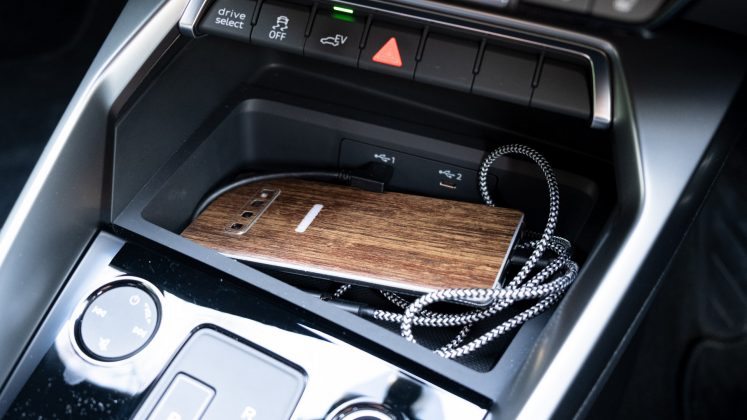 Audi A3 TFSI e phone