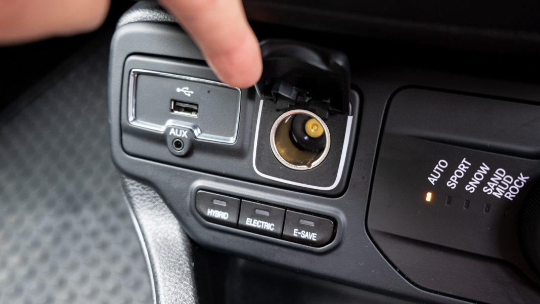 Jeep Renegade 4xe 12V charger