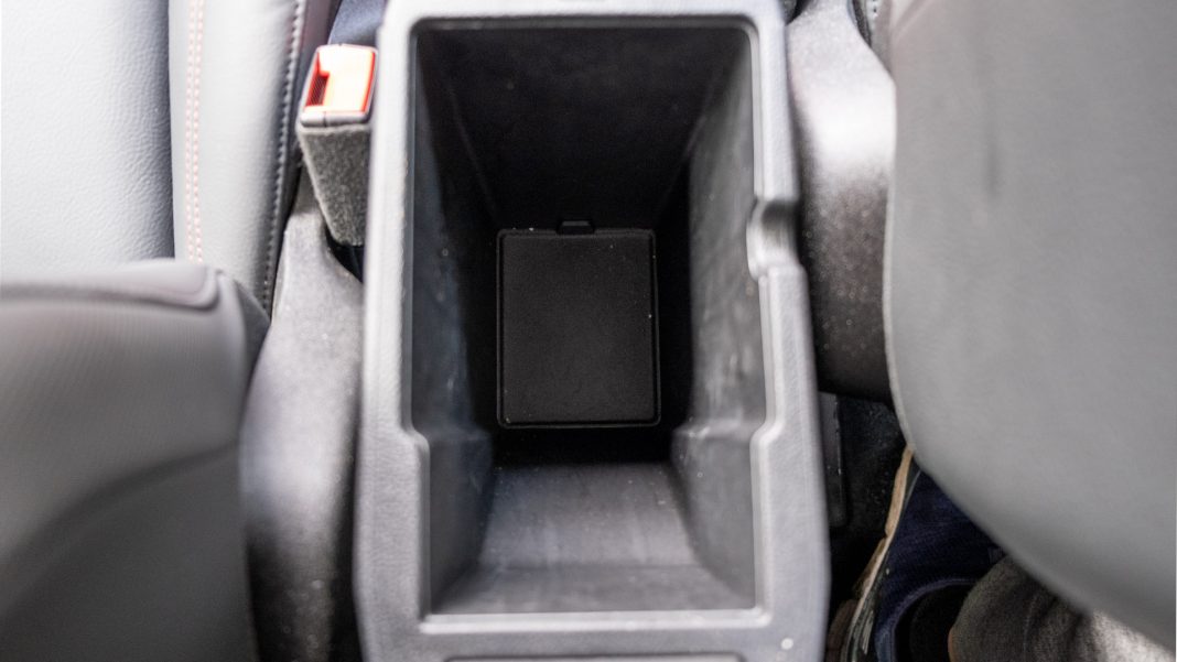 Jeep Renegade 4xe armrest