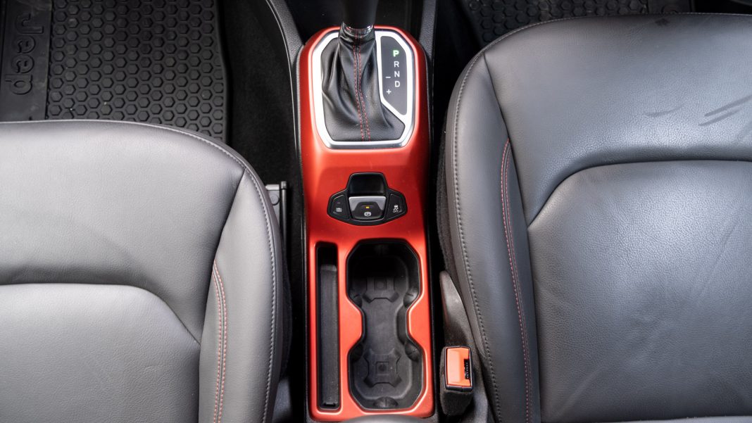 Jeep Renegade 4xe centre console