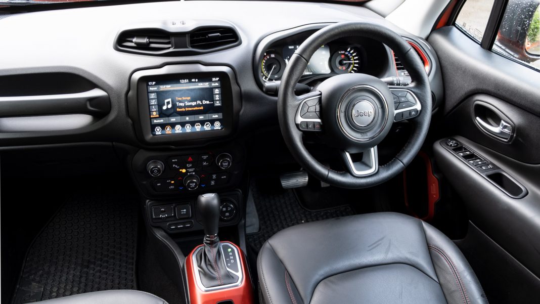 Jeep Renegade 4xe front cabin