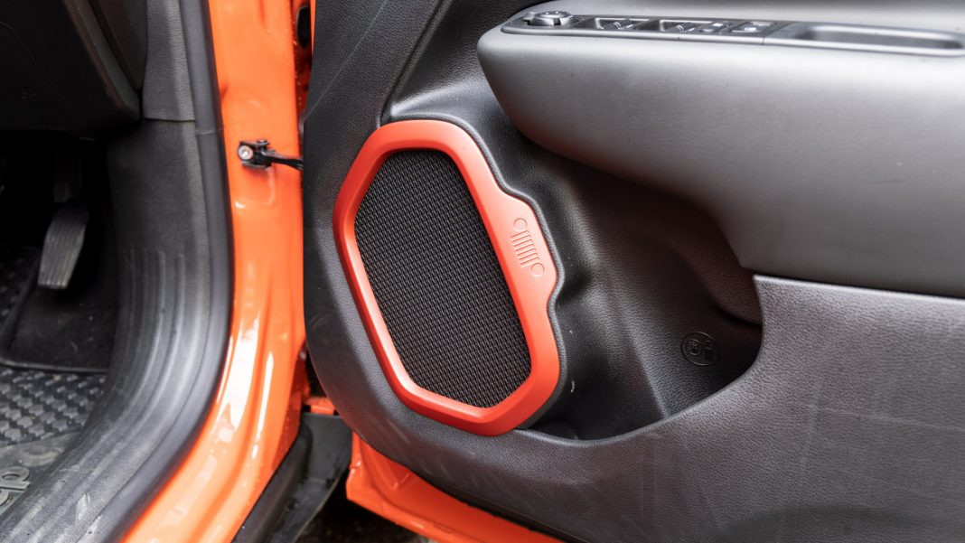 Jeep Renegade 4xe front door speaker