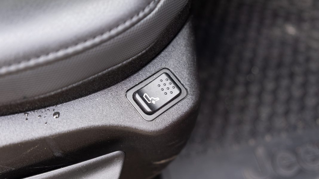 Jeep Renegade 4xe front seat button