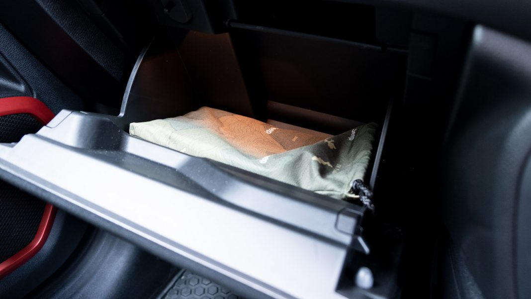 Jeep Renegade 4xe glove compartment