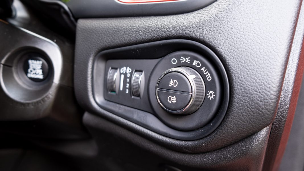 Jeep Renegade 4xe light controls