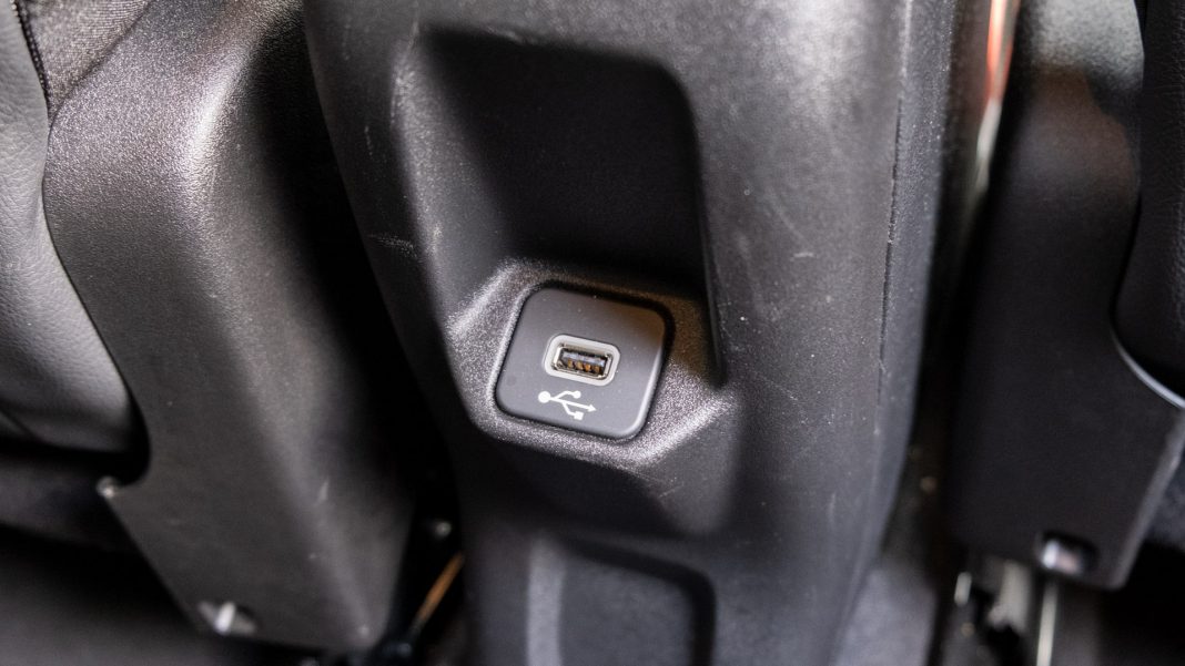 Jeep Renegade 4xe rear USB