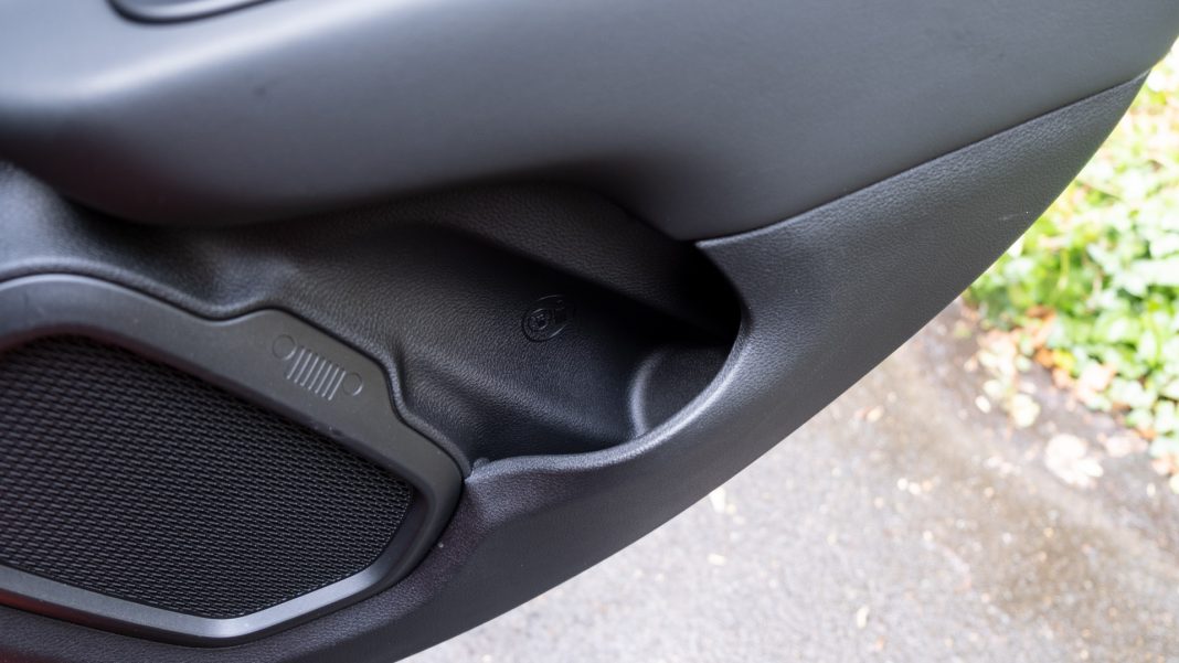 Jeep Renegade 4xe rear door compartment