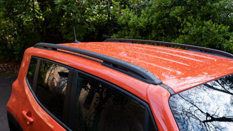 Jeep Renegade 4xe roof rails