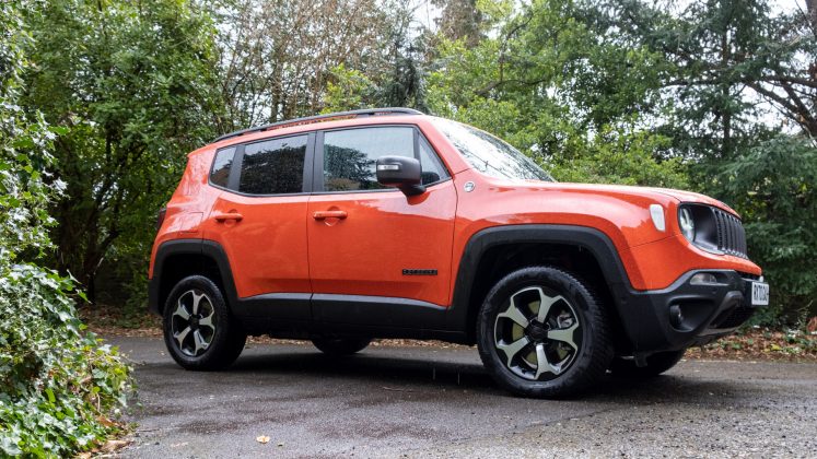 Jeep Renegade 4xe side