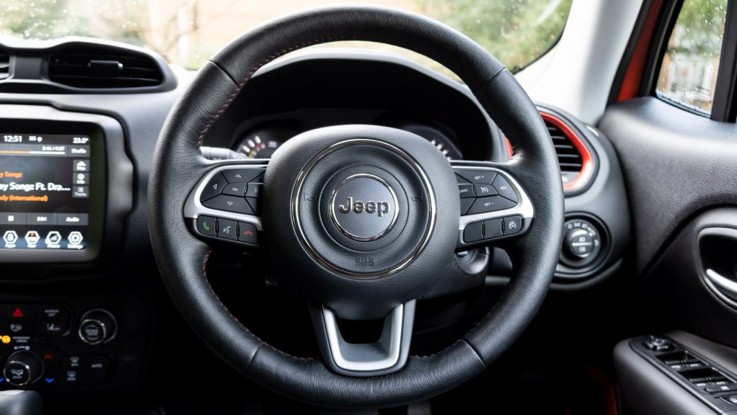 Jeep Renegade 4xe steering wheel
