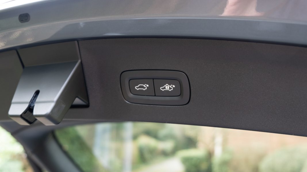 Polestar 2 boot buttons