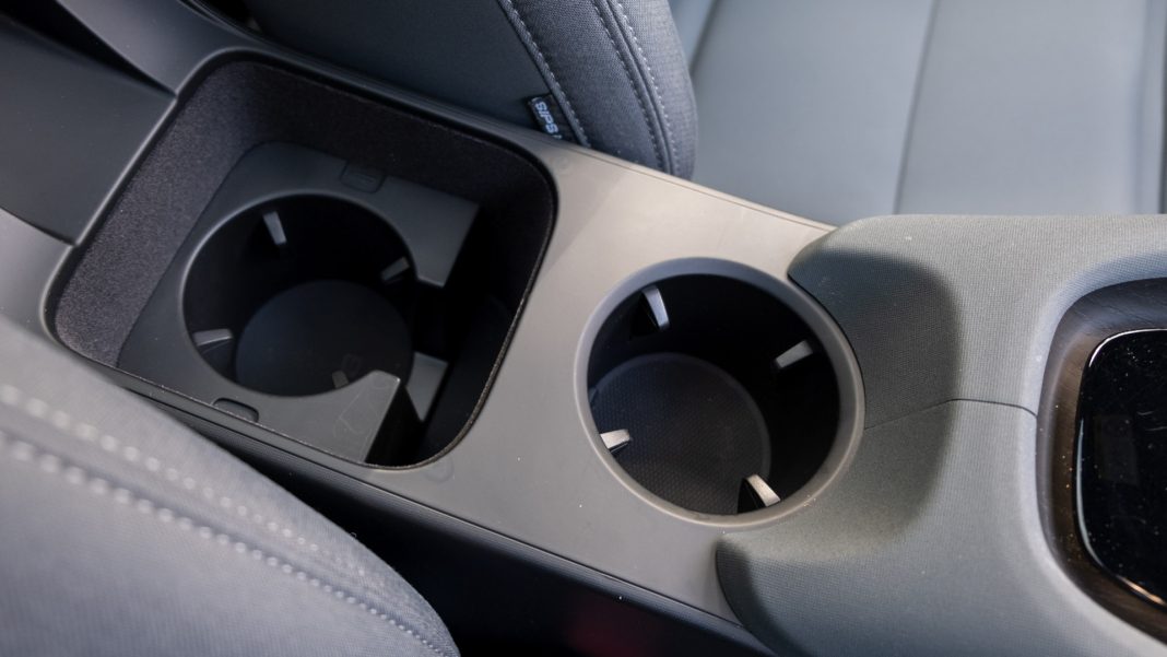 Polestar 2 cupholders