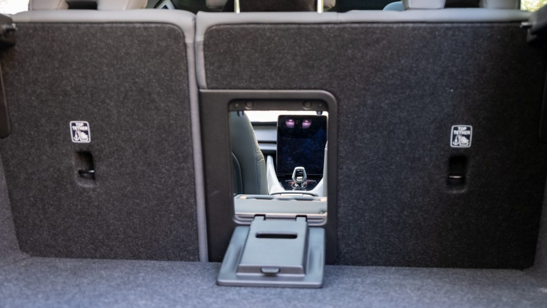 Polestar 2 middle seat compartment