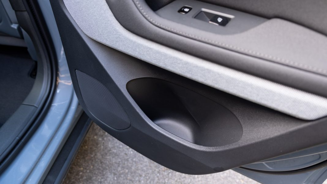 Polestar 2 rear door compartment