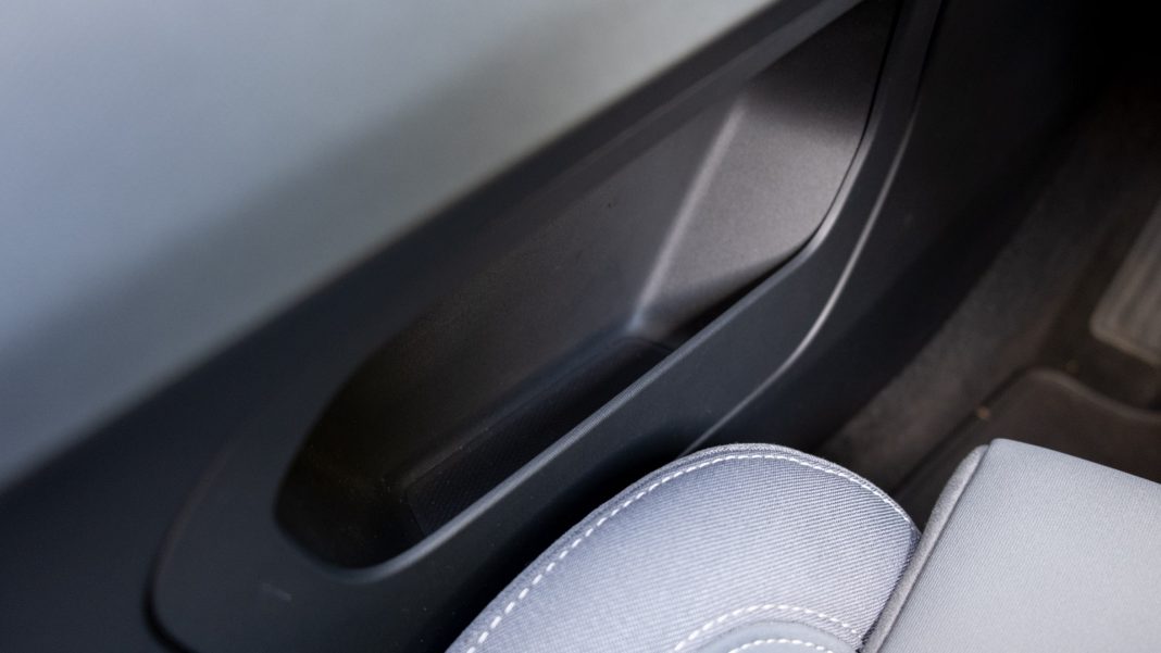 Polestar 2 side compartment