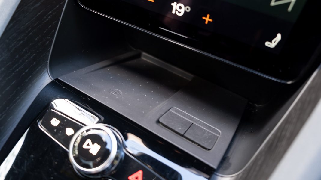 Polestar 2 wireless charging