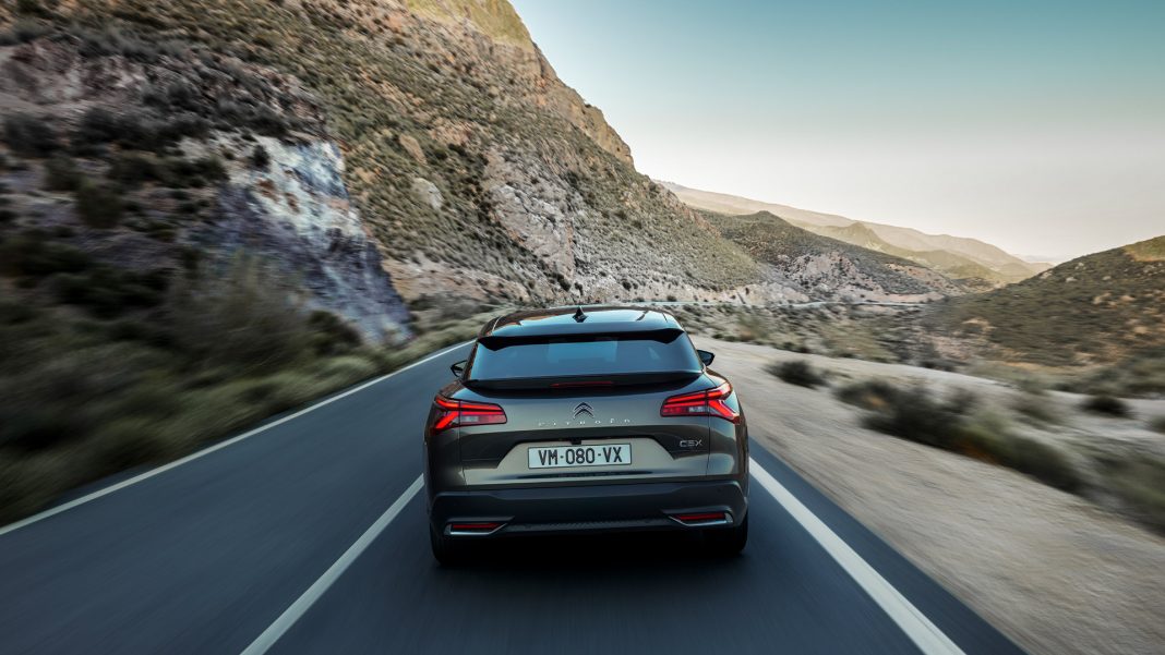 Citroen C5 X back driving