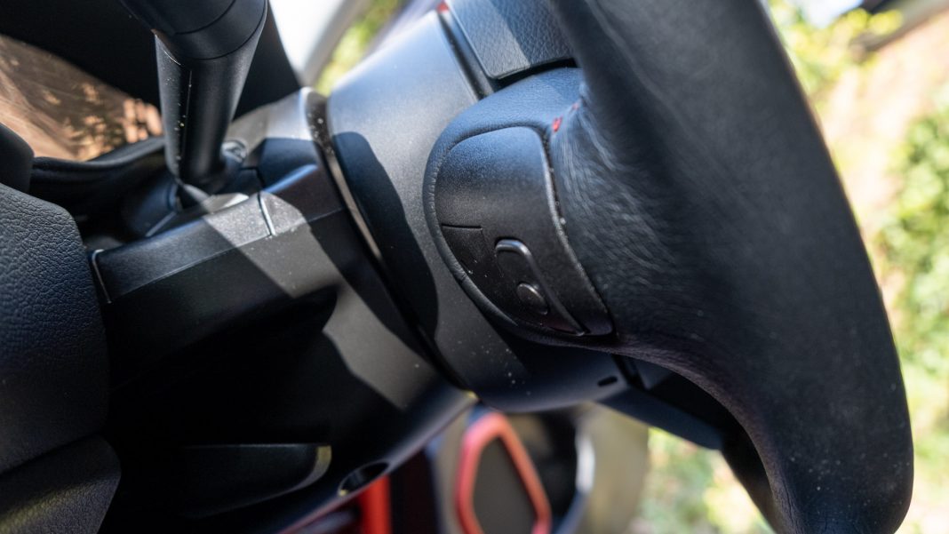 Jeep Renegade 4xe steering button