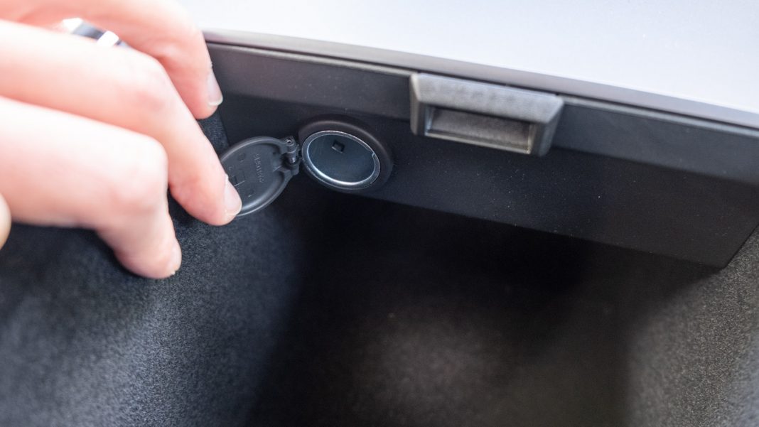 Tesla Model 3 12V socket