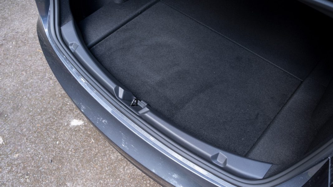 Tesla Model 3 boot lip