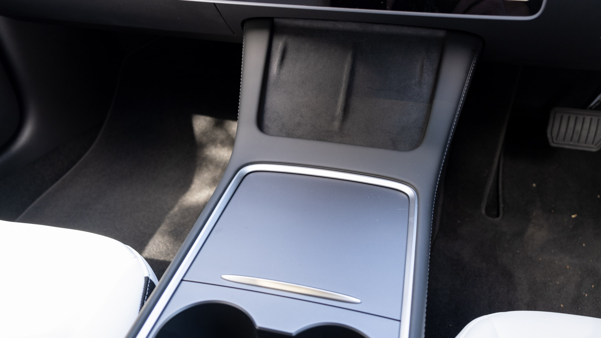 Tesla Model 3 centre console design