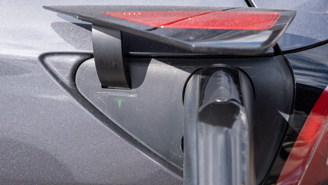 Tesla Model 3 charger