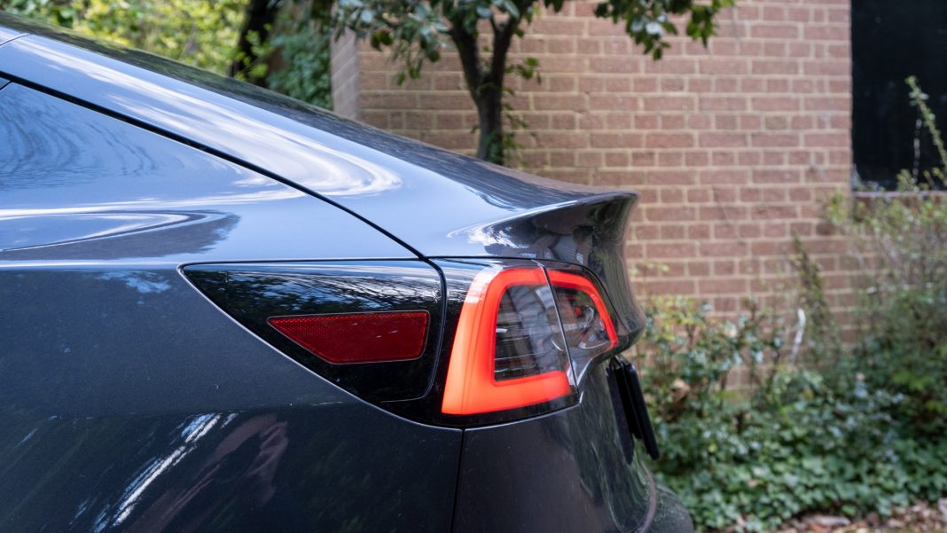 Tesla Model 3 spoiler