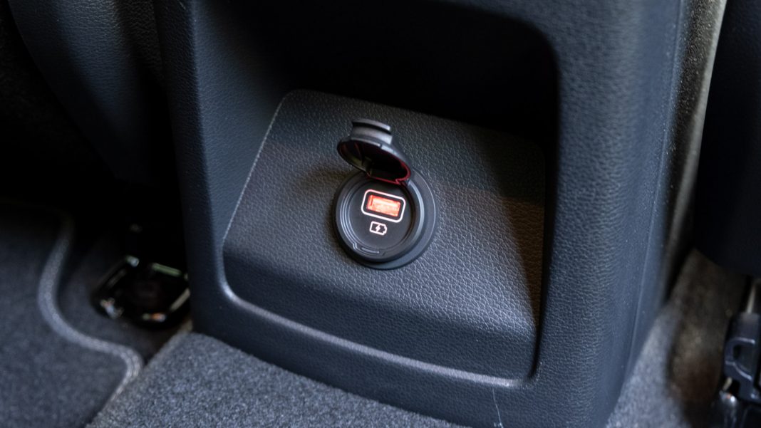 Kia Soul EV rear USB