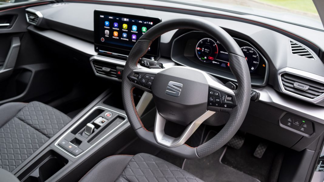 Seat Leon e-Hybrid front cabin