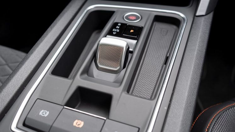 Seat Leon e-Hybrid gear selector