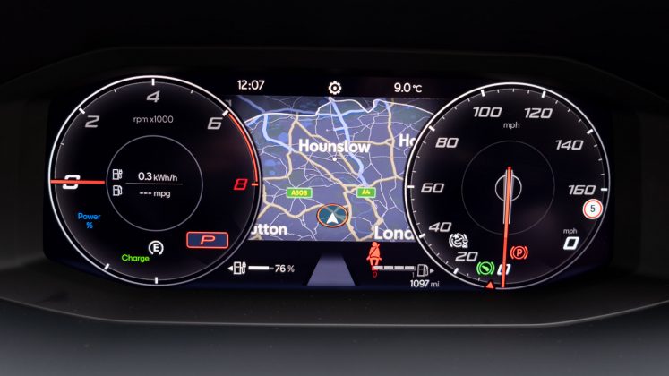 Seat Leon e-Hybrid instrument cluster gauges