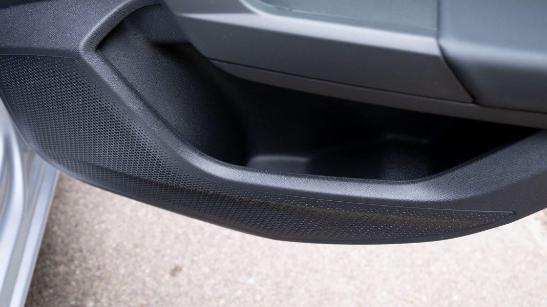 Seat Leon e-Hybrid rear door compartment