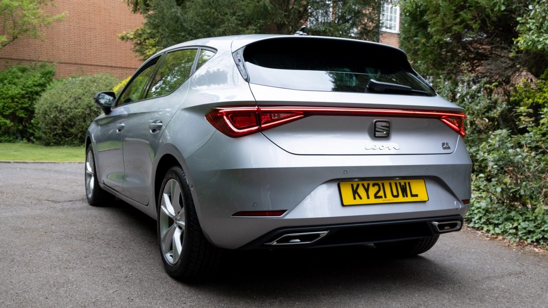 Seat Leon e-Hybrid rear look