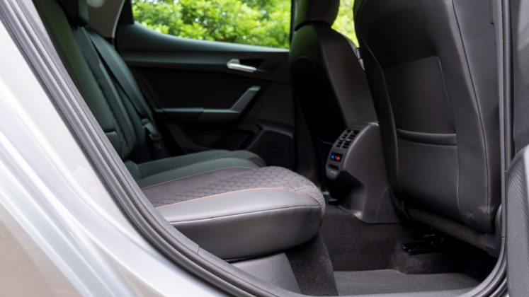 Seat Leon e-Hybrid rear seat