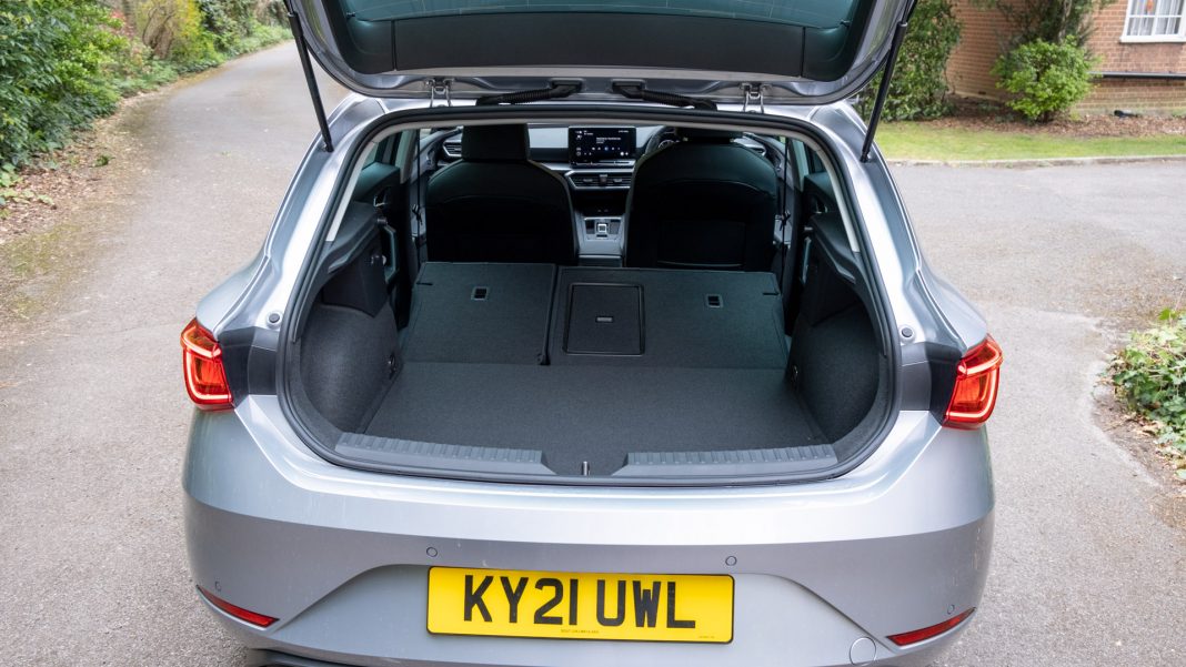 Seat Leon e-Hybrid rear seats down
