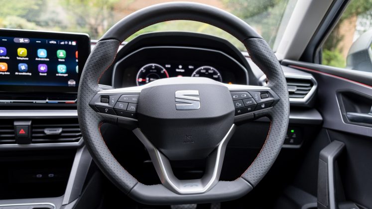 Seat Leon e-Hybrid steering wheel