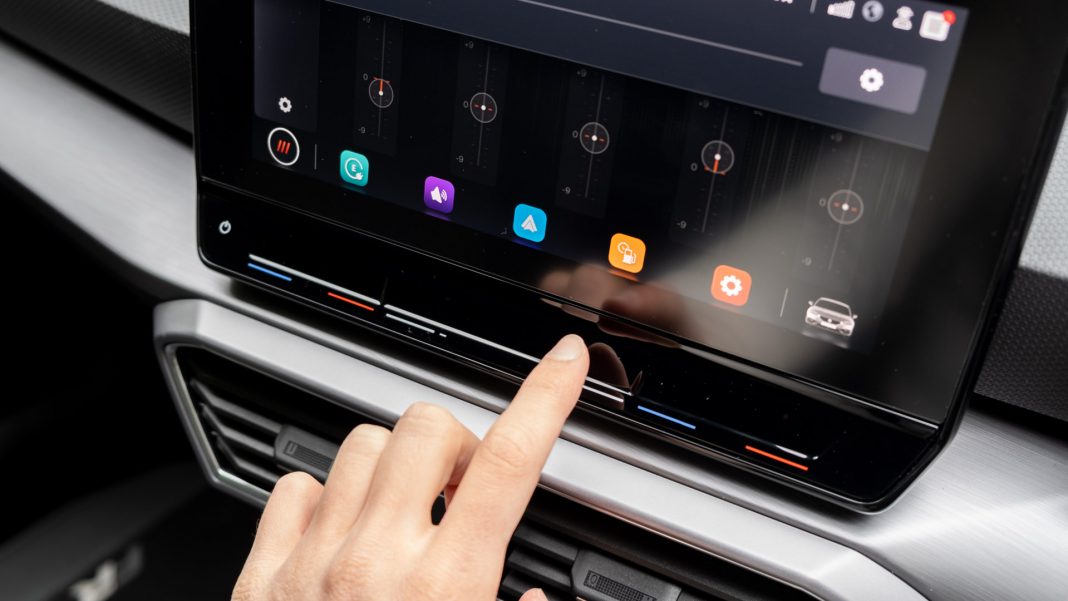 Seat Leon e-Hybrid touch slider