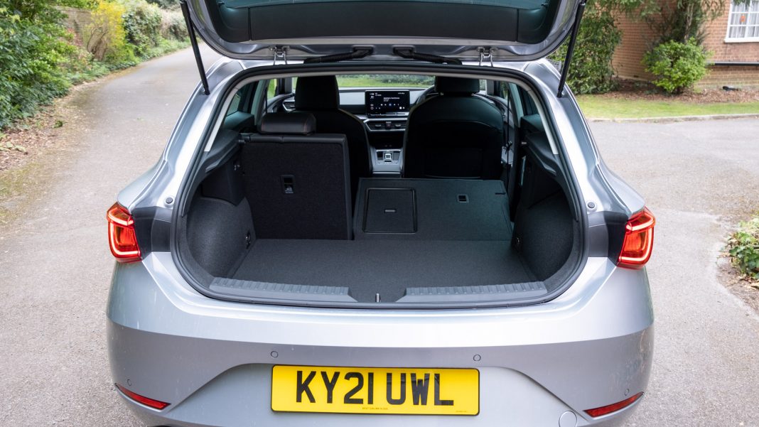 Seat Leon e-Hybrid two rear seats down