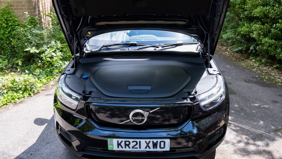 Volvo XC40 Recharge Twin bonnet
