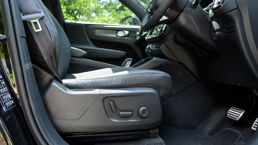 Volvo XC40 Recharge Twin electric seat