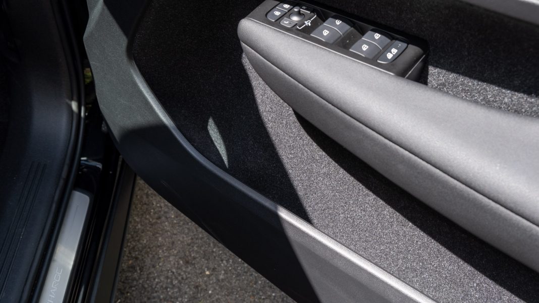 Volvo XC40 Recharge Twin front door compartment