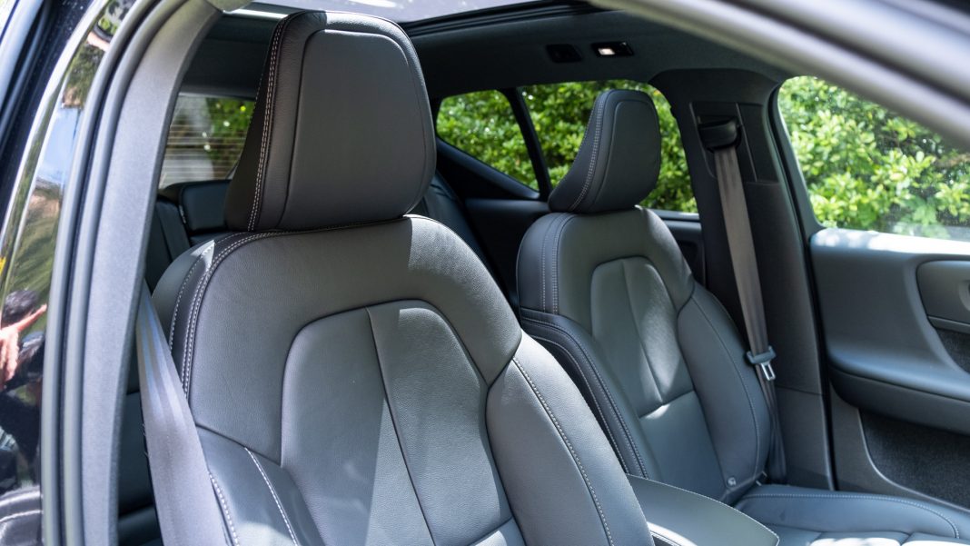 Volvo XC40 Recharge Twin front seat