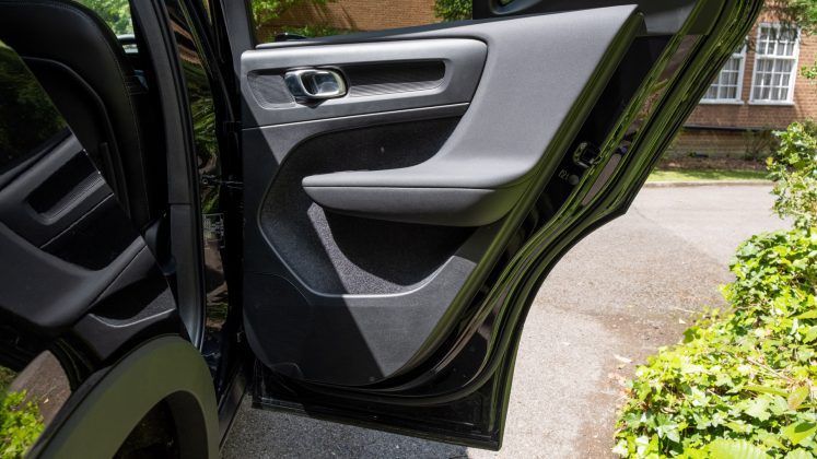 Volvo XC40 Recharge Twin rear door