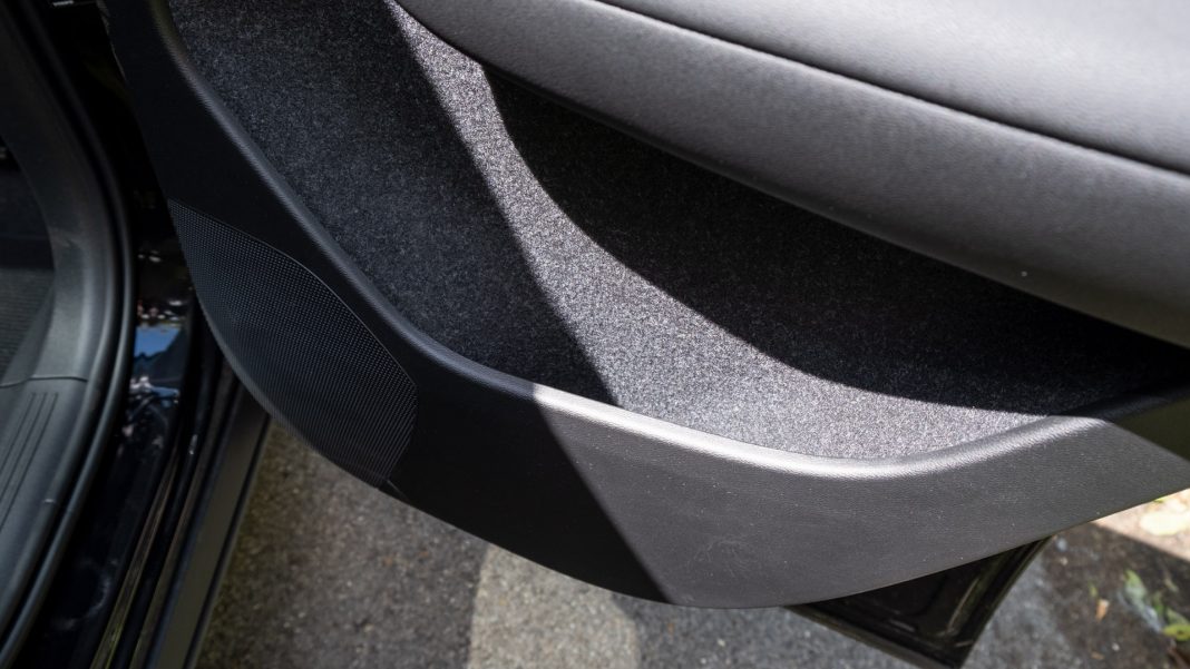 Volvo XC40 Recharge Twin rear door compartment