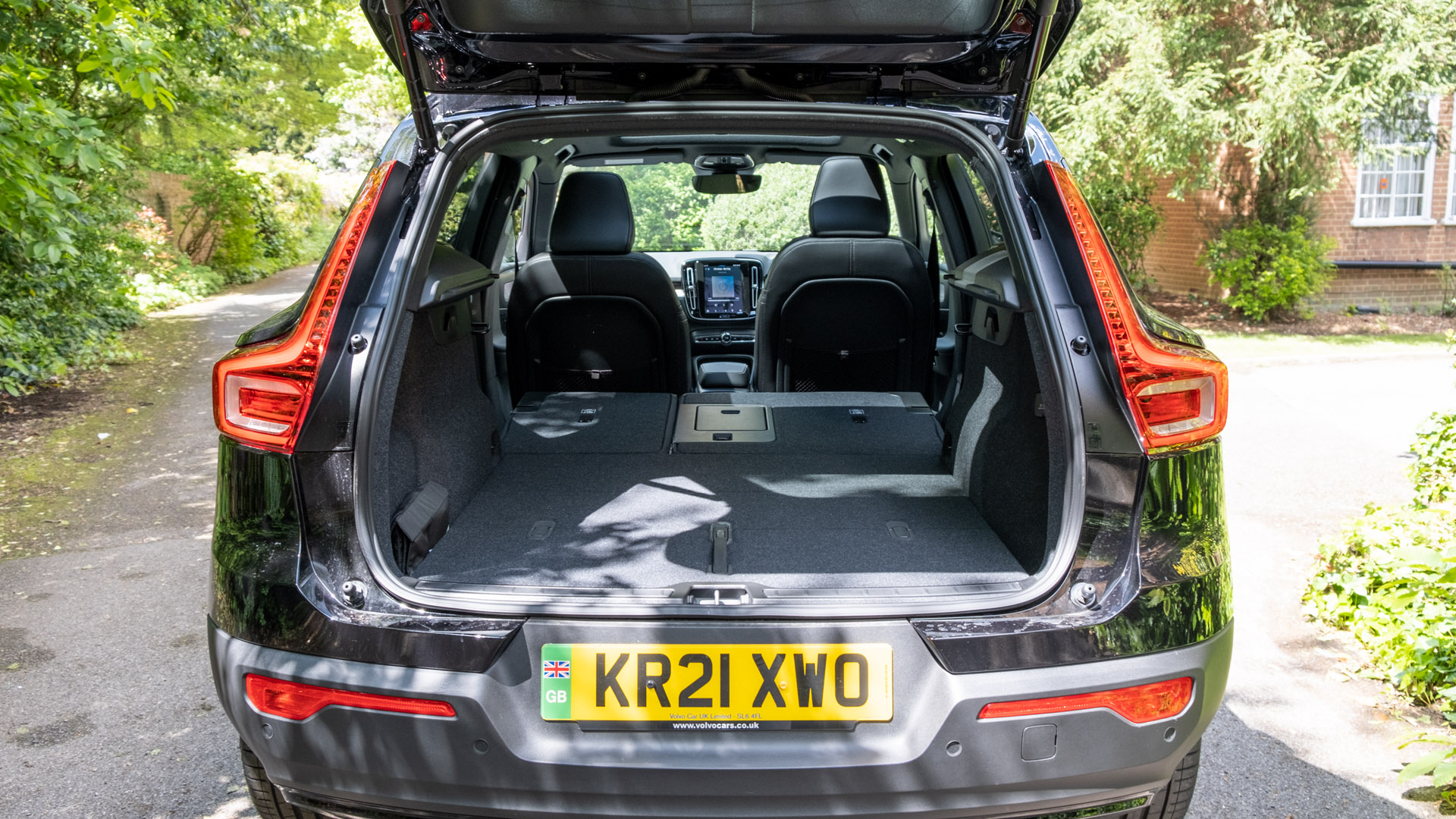 Volvo XC40 Recharge Twin seats down